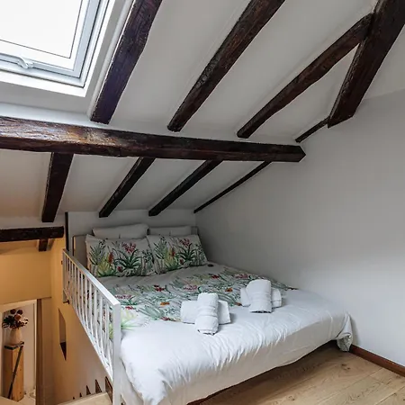 Sicardi - Elegant In Old Town Apartment *