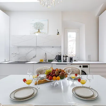 Sicardi - Elegant In Old Town Apartment *