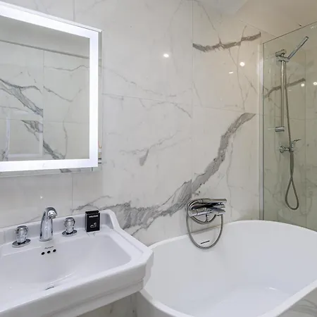 Sicardi - Elegant In Old Town 芒通