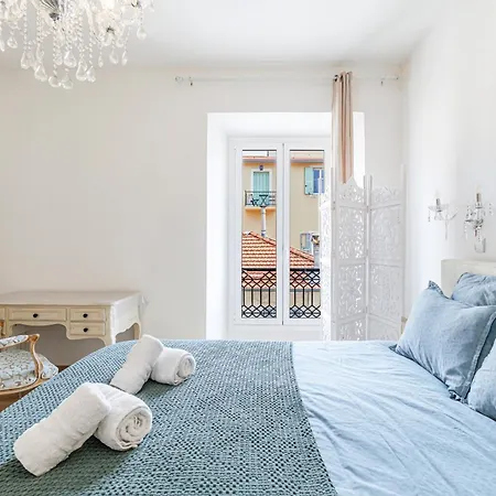 Sicardi - Elegant In Old Town