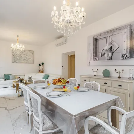 Sicardi - Elegant In Old Town * Menton