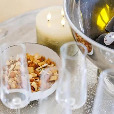 Sicardi - Elegant In Old Town *