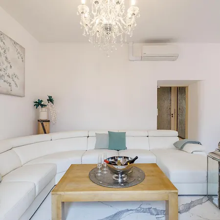 Sicardi - Elegant In Old Town Appartement *