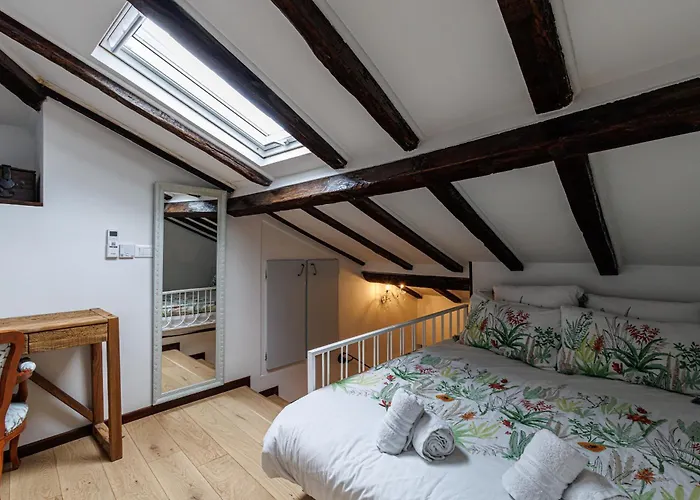 Sicardi - Elegant In Old Town Menton