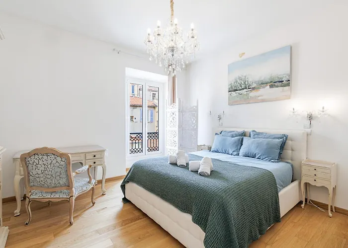 Sicardi - Elegant In Old Town