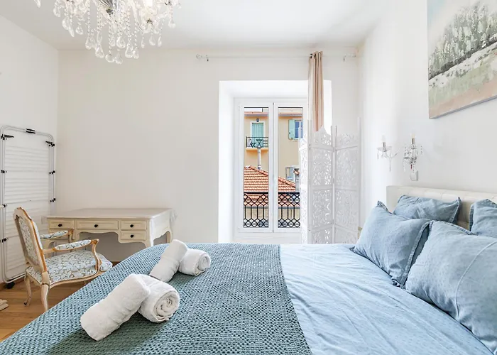 Sicardi - Elegant In Old Town