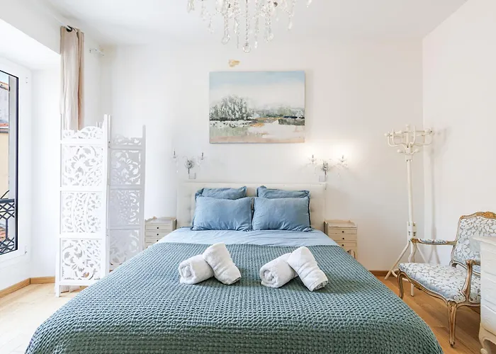 Sicardi - Elegant In Old Town Apartment *